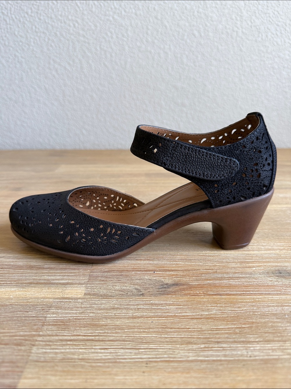 Easy Spirit Women's Cindie Mary Jane heels in black with laser-cut detailing 7 - Picture 2 of 10